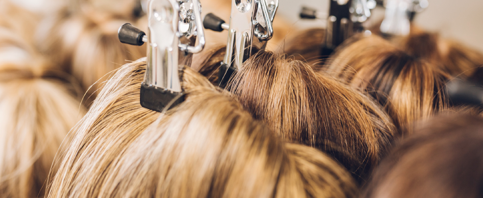 Persoonlijk advies over haarwerken bij Kapsalon Marisa